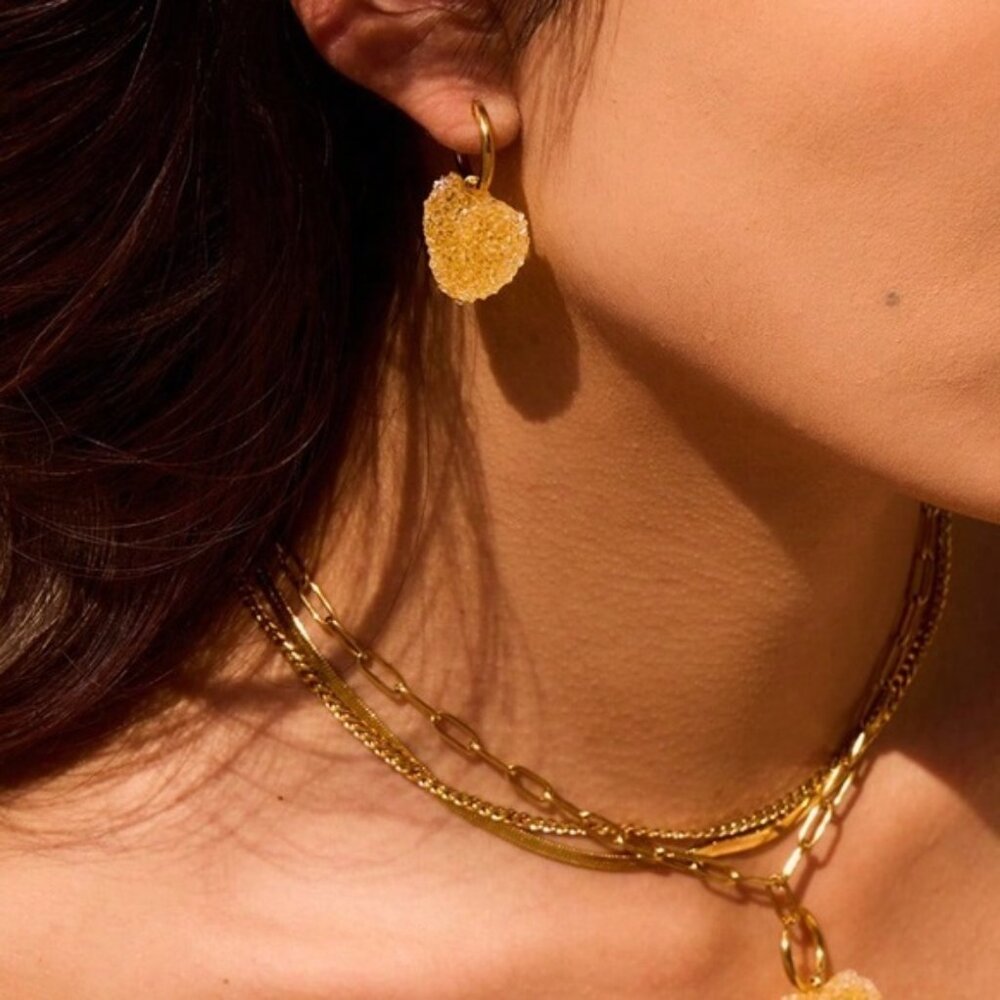 Gold Heart Earrings Q624 - Picture 3 of 6